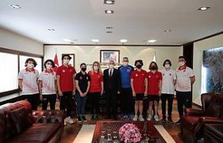 Başkan Zolan, milli sporcuları makamında ağırladı