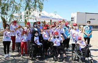 Başkent’te engelli öğrencilerden anlamlı bayrak...