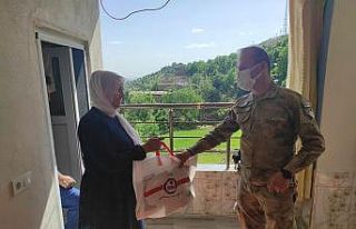 Batman’da jandarma şehit yakınlarını yalnız...
