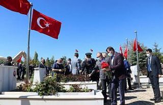 Bayram arefesinde şehitler unutulmadı