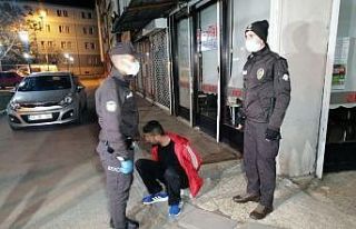 Bekçilerden kaçan şüphelilerin üzerinden esrar...