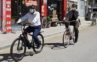 Belediye başkanının makam aracı bisikleti oldu