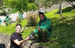 Belediye personeli, bulduğu telefonu sahibine ulaştırdı