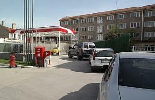 Benzinlikte araç yıkama kuyruğu