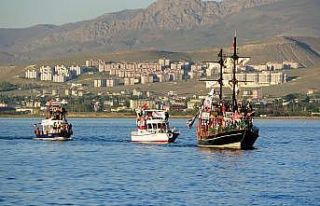 Beşiktaş taraftarının Van Gölü’nde şampiyonluk...