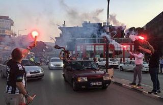 Beşiktaşlı taraftarlarda Alaşehir’de şampiyonluk...