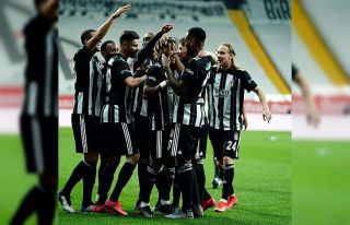 Beşiktaş’ta şampiyonluk şarkıları söylenmeye...