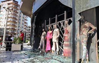 Beyazgül, yanan mağazada incelemelerde bulundu