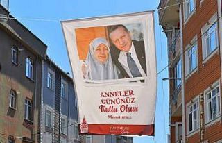 Beyoğlu sokakları şehit annelerinin fotoğraflarıyla...