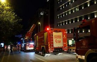 Beyoğlu’nda lüks otelin çatısında korkutan...