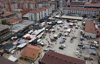 Beyşehir’de tam kapanma günü satıcılar tezgah...