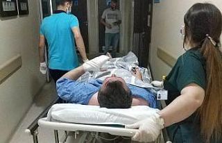 Bıçaklı saldırıda hastanelik oldu