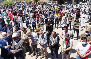 Bin kişi ile İsrail’i protesto edip, gıyabi cenaze...