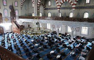 Bingöl’de Cuma namazıyla camiler doldu