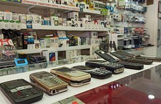 Bir hafta bitmeyen şarjlı cep telefonları halen...