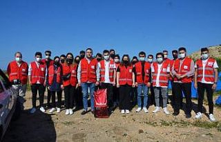 Bir kap mama ile bir gönüllü yürek oldular