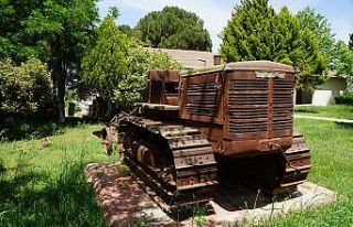 Bir zamanlar tarlaların tozunu atıyordu