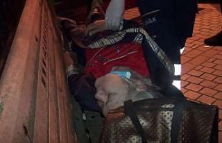 Bir zamanların assolisti cami bahçesinde aşırı...