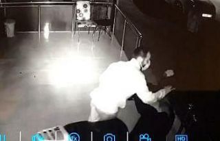 Biri gözetledi, diğeri çaldı