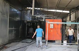Boyahanede çıkan yangın itfaiye ekiplerince söndürüldü