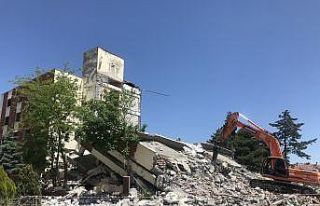 Bozüyük’te eski MYO binası yıkılıyor