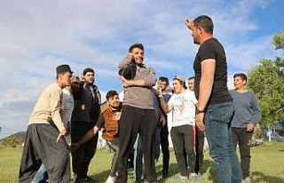 Bu köy oyunları can yakıyor