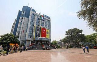 Buca Belediyesi hizmet binasına Filistin bayrağı