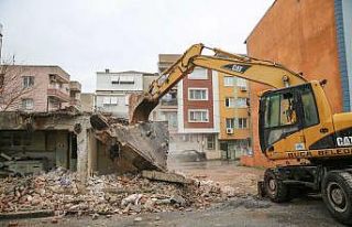 Buca’da metruk binalara müdahale