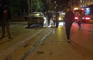 Bucak’ta drift yapan sürücü park halindeki araca...