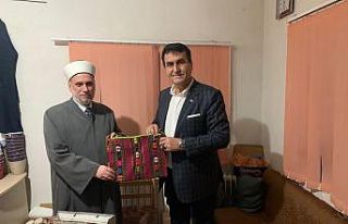 Bulgaristan’da kurulan kardeşlik sofrası kalpleri...