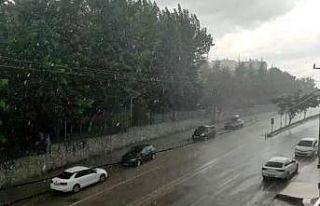Bursa’ya ceviz büyüklüğünde dolu yağdı