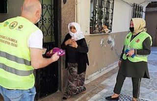 Buruk bayram geçiren yaşlıları unutmadılar