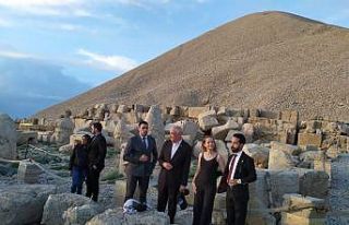 Büyükelçi Peralta Nemrut Dağı’na tırmandı