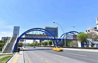 Büyükşehir Belediyesinden yaya üst geçitlerine...