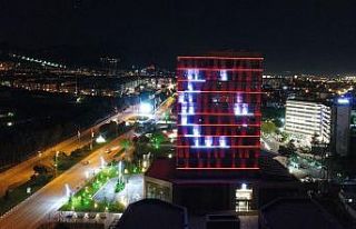 Büyükşehirden kırmızı-beyaz aydınlatma