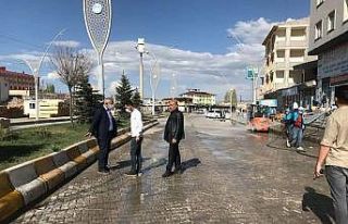 Çaldıran Belediyesi cadde ve sokakları sabunlu...