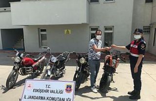 Çalınan 4 motosikleti jandarma bulup sahiplerine...