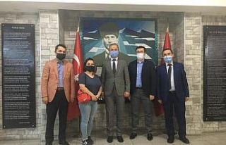 Çalışma kitabı hazırlayan öğretmenler ödüllendirildi