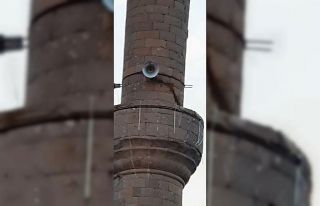 Cami minaresine düşen yıldırım ağır hasara...
