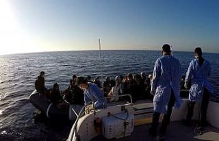 Çanakkale açıklarında 53 düzensiz göçmen kurtarıldı