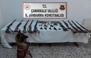 Çanakkale’de bomba arama köpeği ile silah ve...