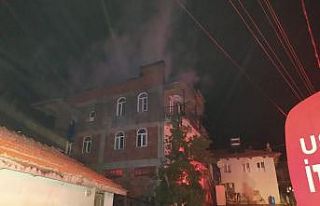 Çatı yangını paniğe neden oldu
