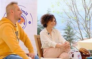 ‘Çay Simit İzmit’ ilk ünlü konuklarını ağırladı