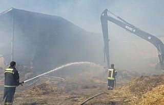 Çiftlikte çıkan yangında bin 200 ton saman kül...
