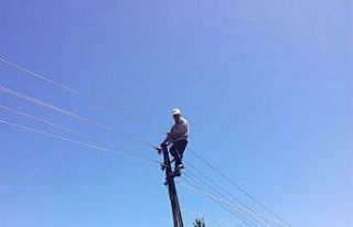 Çıktığı elektrik direğinde mahsur kalan şahsı...