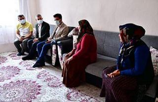 Çınar, vatandaşların evlerinde taleplerini dinliyor
