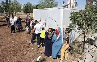 Çocuk parkına yerleştirilmek istenen baz istasyonuna...