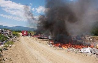 Çöp yangınına anında müdahale edildi