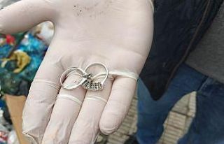 Çöpte pırlanta yüzükleri aradılar