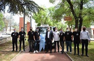 Çorum Belediyesi’nden vatandaşlara dondurma ikramı